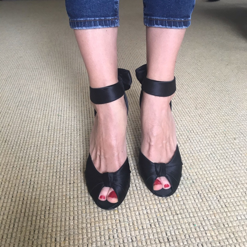 Stuart Weitzman bow heels